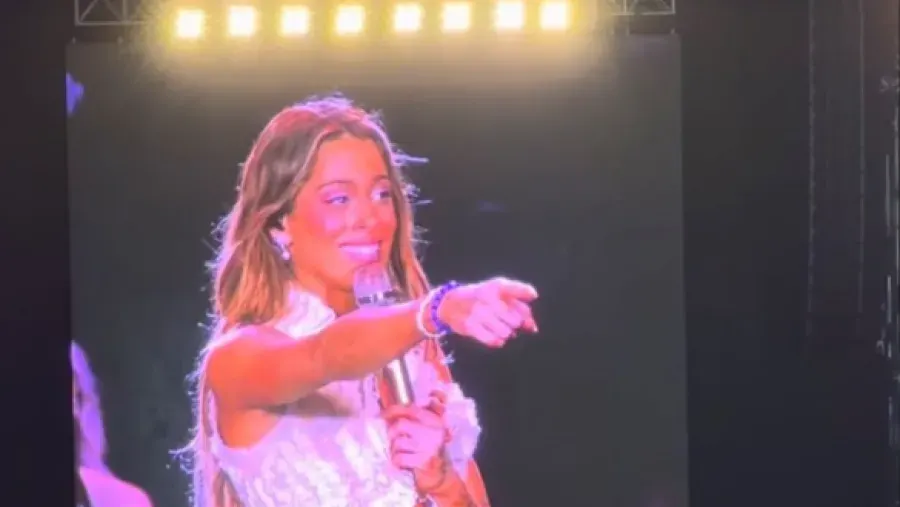 La fuerte indirecta de Tini a sus padres en pleno show: “Mi equipo, ustedes y Rodrigo son mi familia”