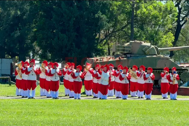 La II Brigada Blindada celebró sus 90 años y estrenó uniformes históricos para su banda