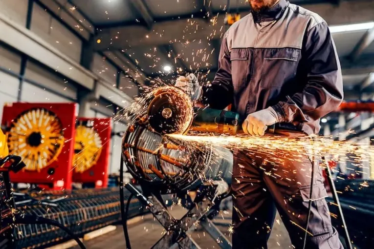 La industria metalúrgica operó con solo cuatro de cada diez máquinas en funcionamiento