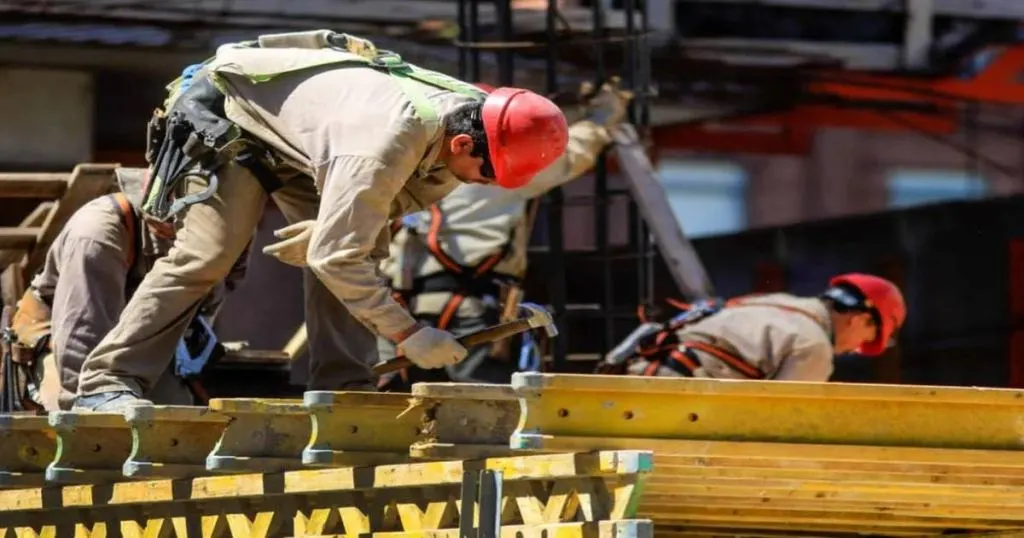 La informalidad laboral llegó al 45% en Argentina y supera el 80% en algunas ciudades