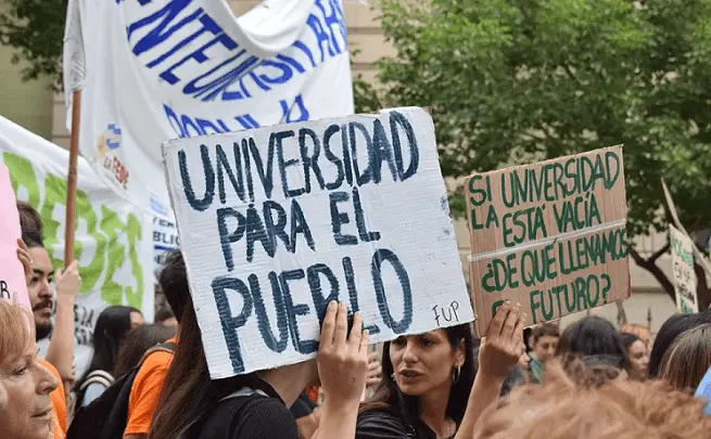 La Justicia impuso una multa diaria al Gobierno por incumplir la Ley de Financiamiento Universitario