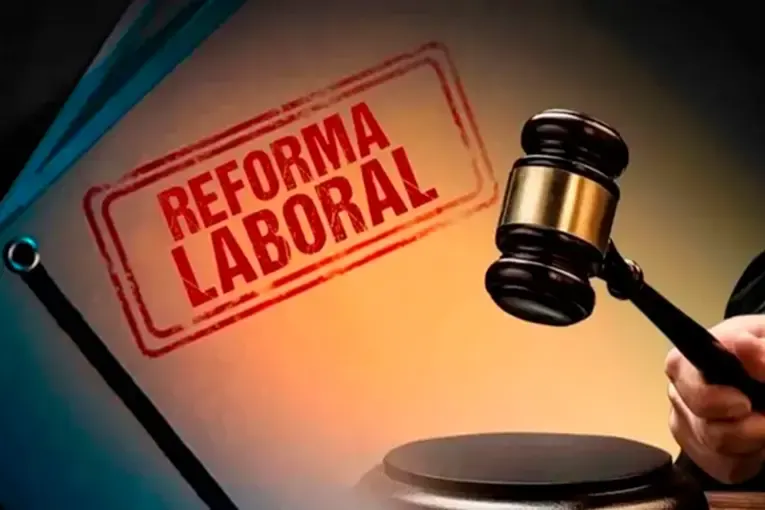 La Justicia suspendió dos artículos clave de la reforma laboral de Milei sobre abogados y honorarios