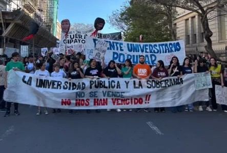 La Marcha Federal Universitaria reunió a una multitud en Paraná