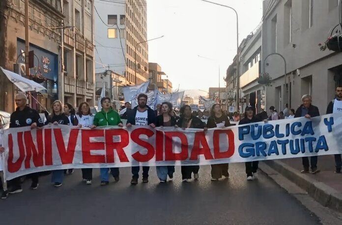 La Marcha Federal Universitaria se hizo sentir en la ciudad
