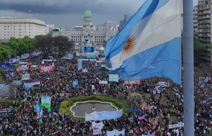 La Marcha Federal Universitaria terminó con incidentes y detenidos en al Congreso