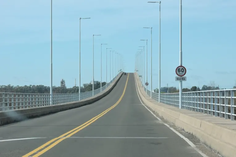 La menor buscada desde Paysandú fue pasada por el puente de Colón: la hallaron en Campana y detuvieron a un hombre
