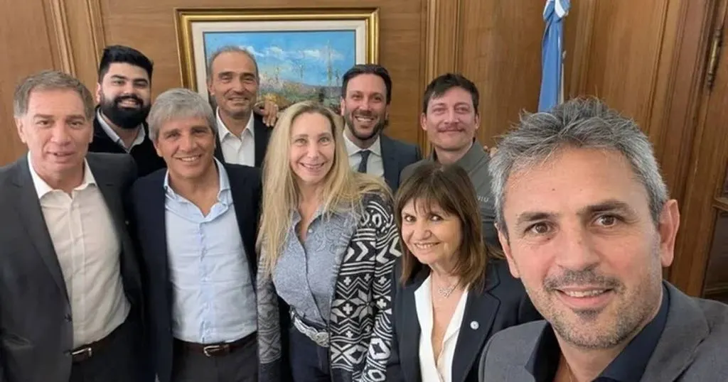 La mesa política se reunió, con pleno debate sobre la situación económica