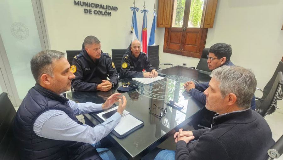 La Municipalidad de Colón y la Policía Departamental fortalecen la coordinación en seguridad, tránsito y prevención