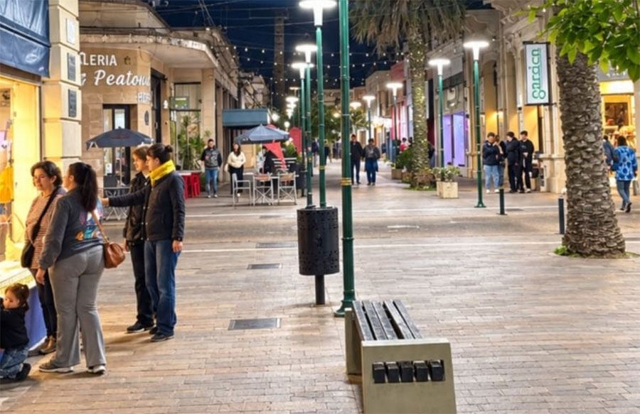 La Peatonal tuvo una gran convocatoria en la previa del Día de la Madre