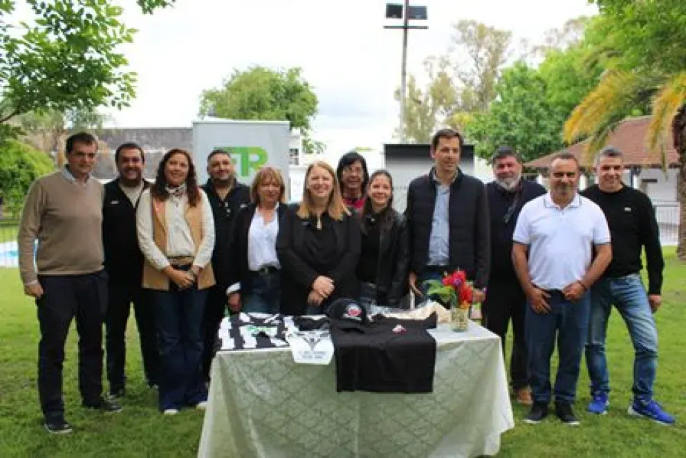 La Provincia amplíó el acceso gratuito al deporte para adolescentes de Hernández y Nogoyá