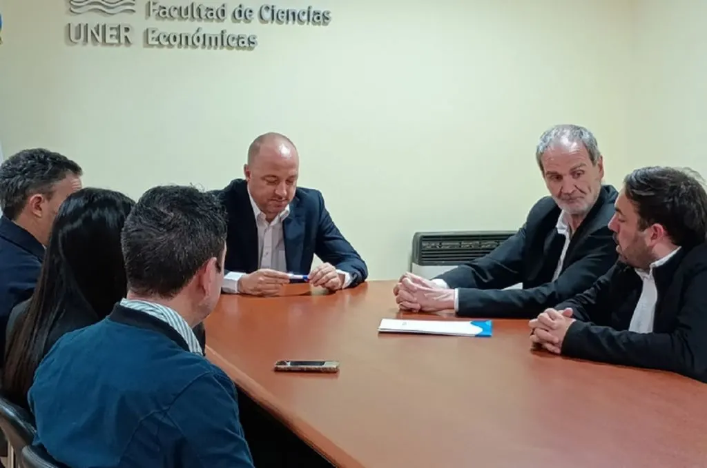 La Secretaría de Deportes y la UNER impulsan la formación para fortalecer el deporte entrerriano