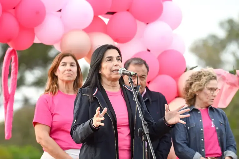 La vicegobernadora participó de la 4ª Caminata Rosa en Victoria