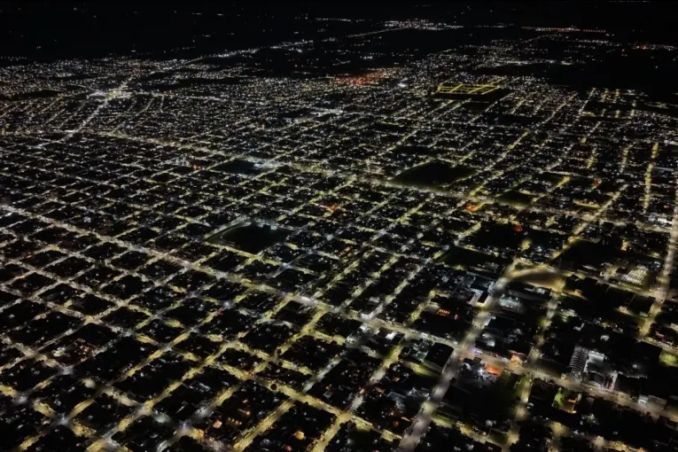 La zona norte ya cuenta con 620 de las 10.000 nuevas luminarias LED