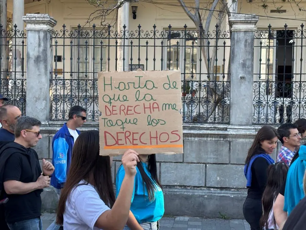 Las mejores fotos de la masiva marcha en defensa de la universidad en Paraná