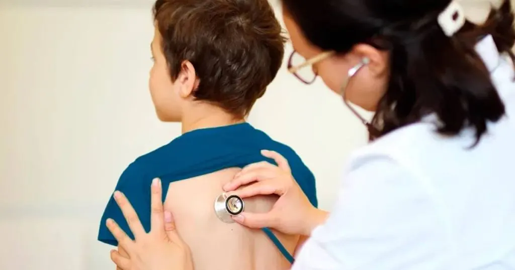 Las patologías respiratorias, la malnutrición y la ansiedad lideran las consultas pediátricas en la ciudad