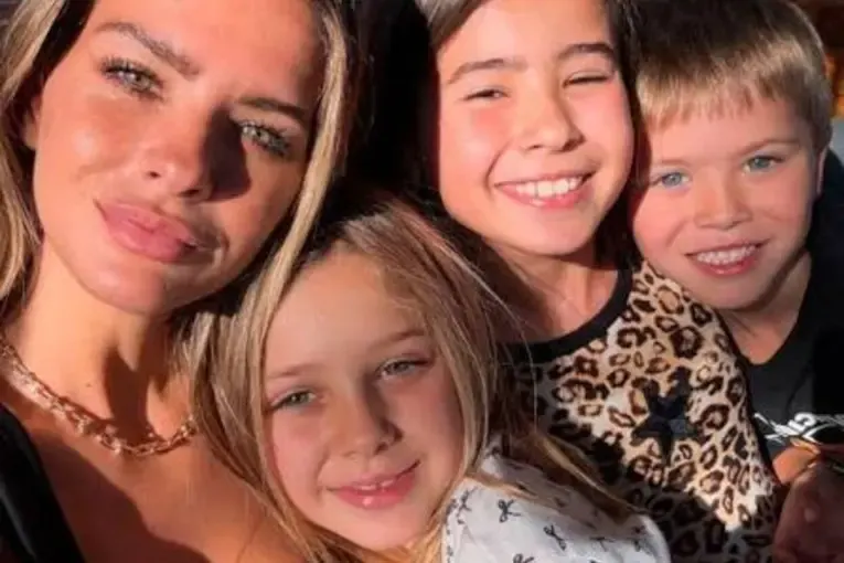 Las publicaciones de Pampita y la China Suárez en el Día de la Madre: «Mi vida entera»
