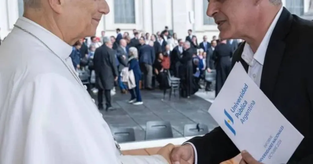 Las universidades le entregaron una carta al Papa contra el Gobierno por el incumplimiento de la Ley de Financiamiento