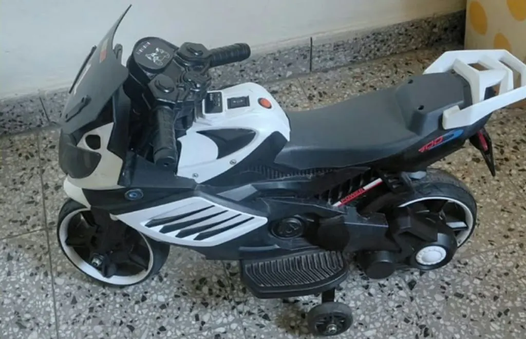 Le robaron la moto a un niño en Paraná y quedaron filmados