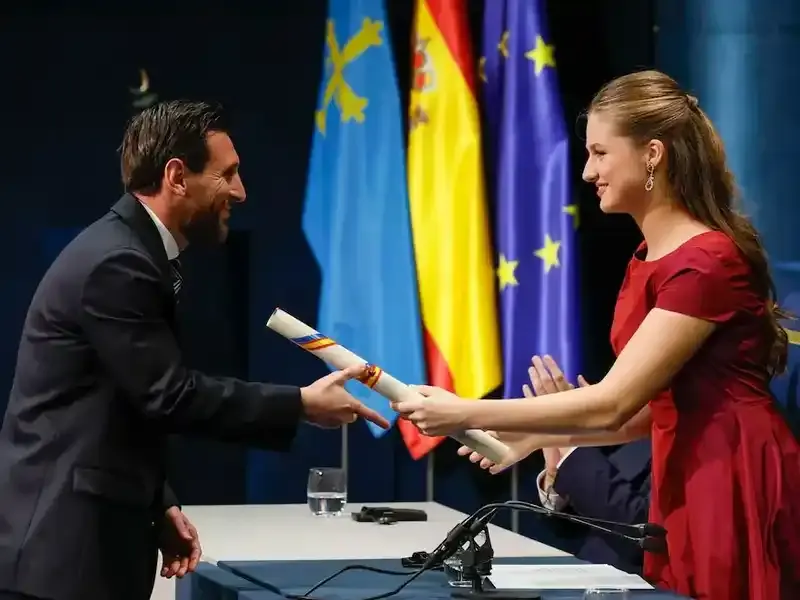 Leo Messi recibió el Premio Princesa de Asturias de los Deportes 2026 de manos de la princesa Leonor