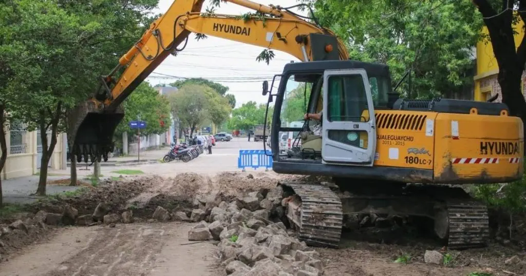 Levantaron el empedrado de la calle Alem y comienza la etapa de reconstrucción