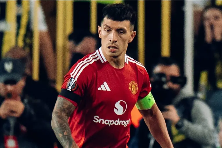 Leyendas del Manchester criticaron a Lisandro Martínez por sus dichos: “Es una falta de respeto”