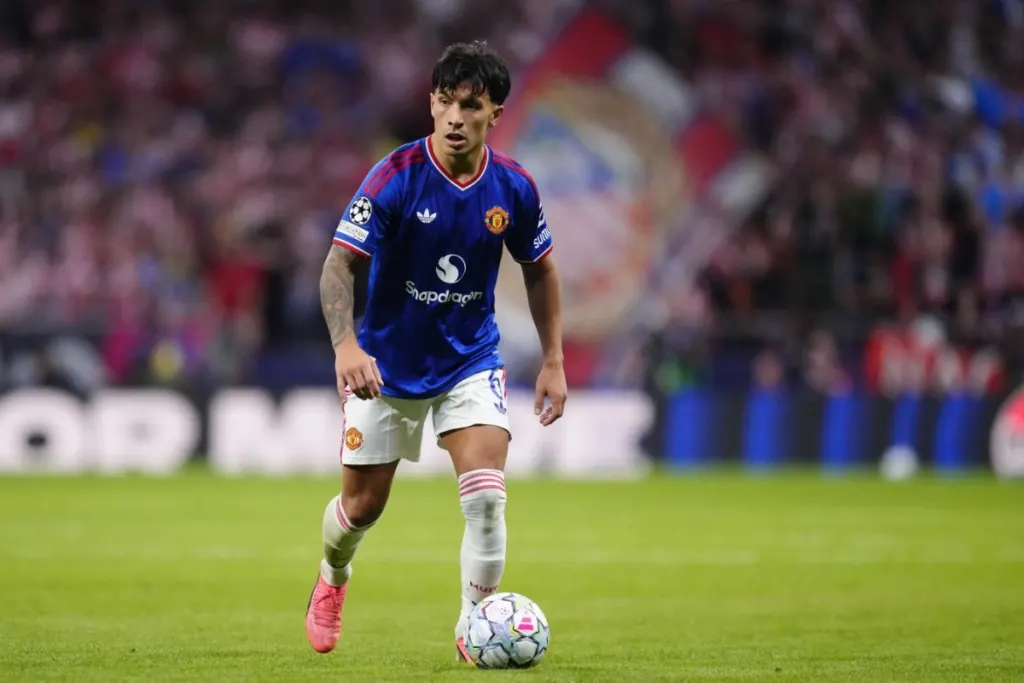 Lisandro Martínez cargó contra la directiva del Manchester United y Rooney lo desaprobó