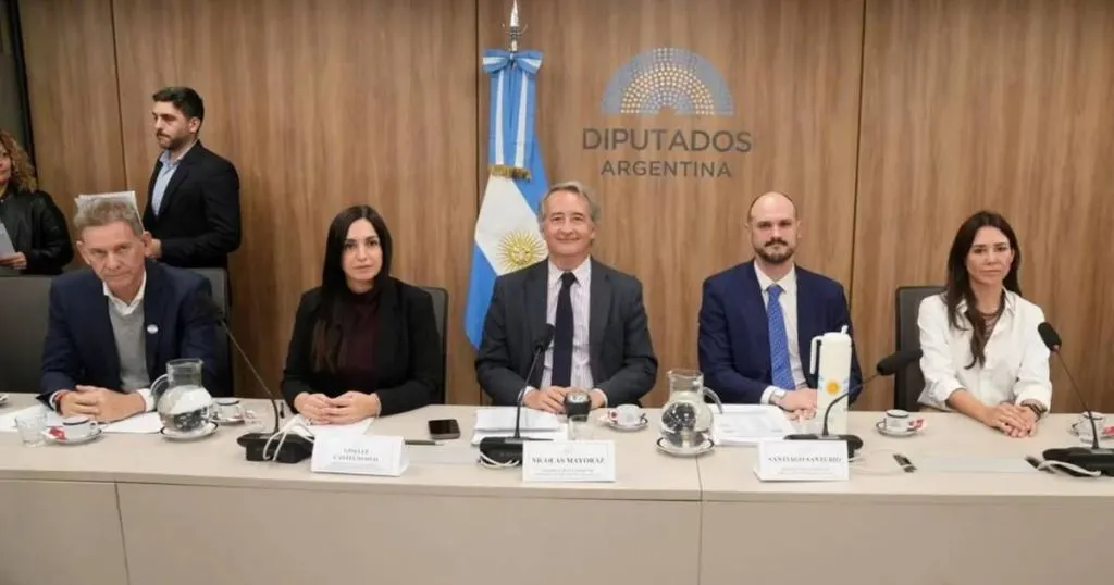 LLA aceptó restituir las restricciones a la venta de tierras a extranjeros para conseguir la ley de propiedad privada