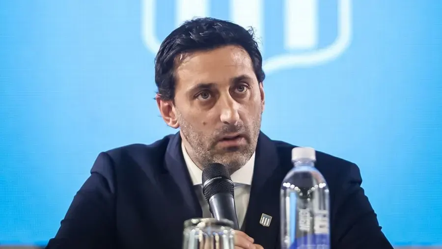“Lo que hizo Milito en Racing fue un desastre”, disparó Flotta