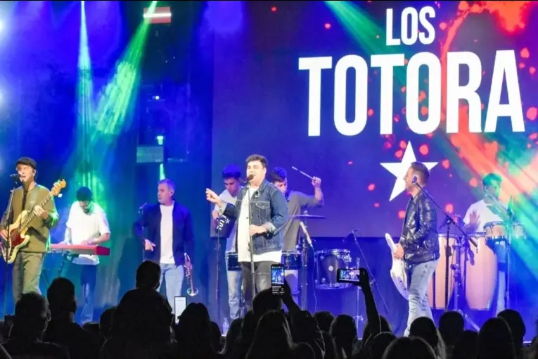 Los Totora protagonizaron un imponente cierre de la XXIV Feria del Libro Abierto de Chajarí
