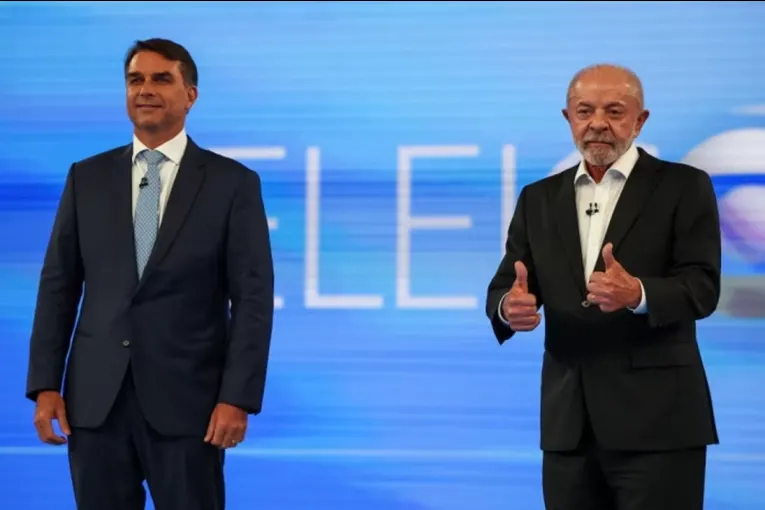 Lula y Flávio Bolsonaro confrontaron sus propuestas en el último debate antes del balotaje en Brasil