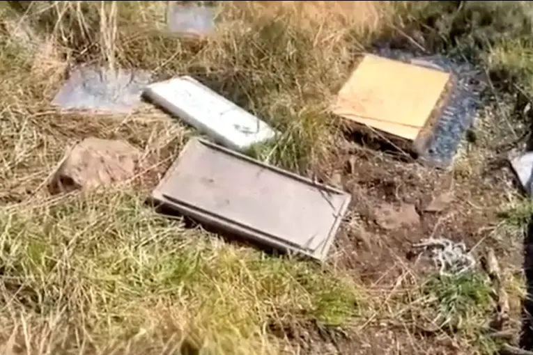 Malvinas: encontraron placas y homenajes vandalizados fuera del Cementerio de Darwin