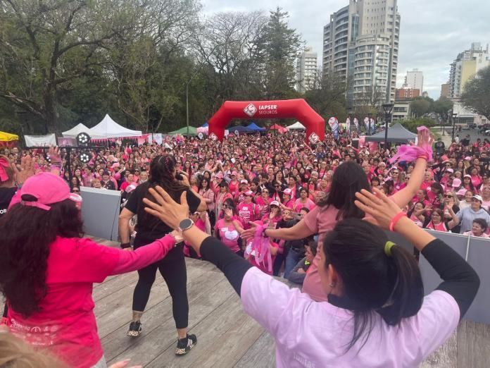 Más de 1.000 personas participaron de la Caminata Rosa en Paraná