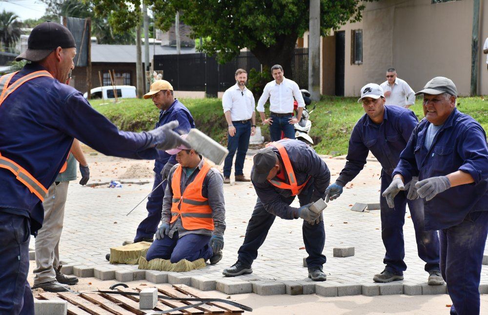 Mejoras viales: Avanza el pavimento articulado en calle Misiones