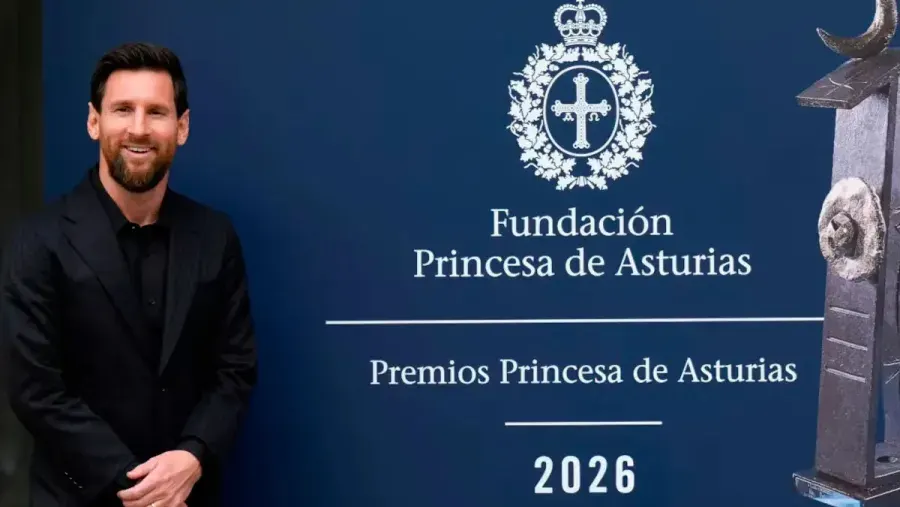Messi llegó a España para recibir un premio y recordó a su padre: “Estaba muy ilusionado”