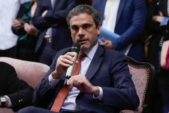 Michel propone quitar beneficios fiscales a empresas chilenas que invierten en el país