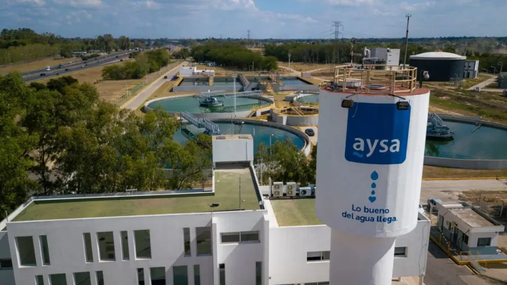 Milei avanza con la privatización del Estado: adjudicó el 90% de AySA por US$ 340,2 millones