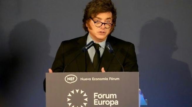 Milei llamó «dictador» a Pedro Sánchez y pidió «sacar a patadas» a los socialistas en España