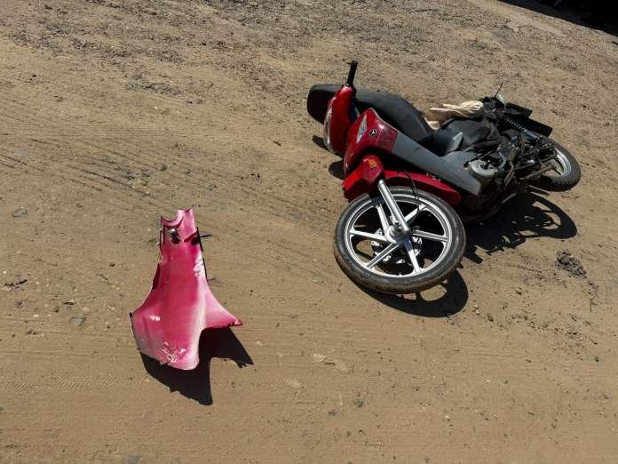 Motociclista chocó contra un colectivo, quiso fugarse y volvió a colisionar contra un auto