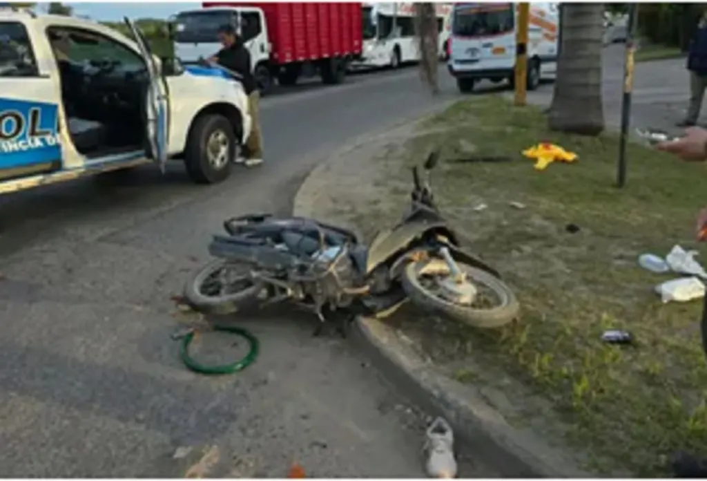 Mujer sufrió fracturas en choque entre moto y camión