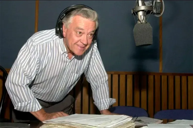 Murió Cacho Galé, una de las voces más emblemáticas de la radio santafesina