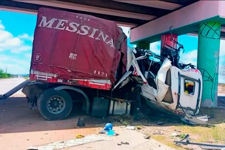 Murió un camionero tras chocar contra un puente en San Luis
