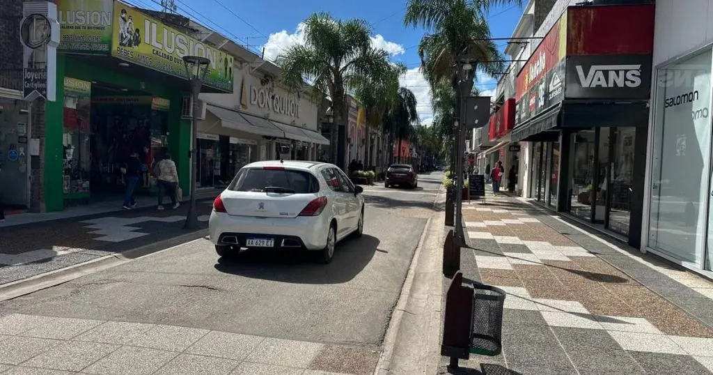Nueva ordenanza de cartelería en la ciudad: cómo impacta en los comercios