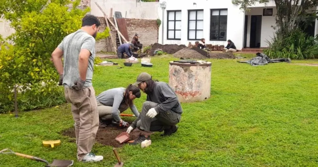 Nuevas excavaciones arqueológicas revelaron sectores históricos en la Casa de Fray Mocho