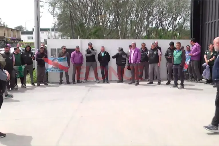 OCA sin atención en Paraná: trabajadores reclaman salarios adeudados y denuncian falta de respuestas
