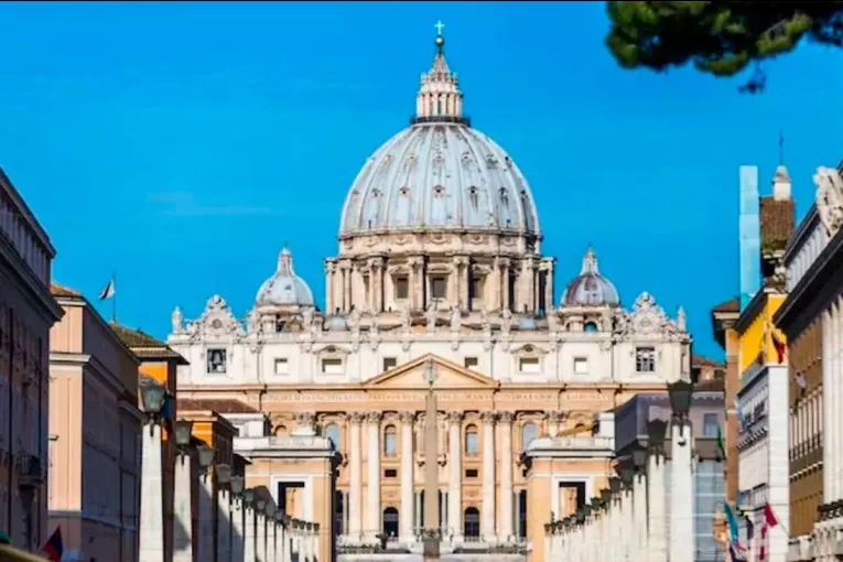 Operación del Papa León XIV: quiénes coordinarán el Vaticano mientras esté hospitalizado