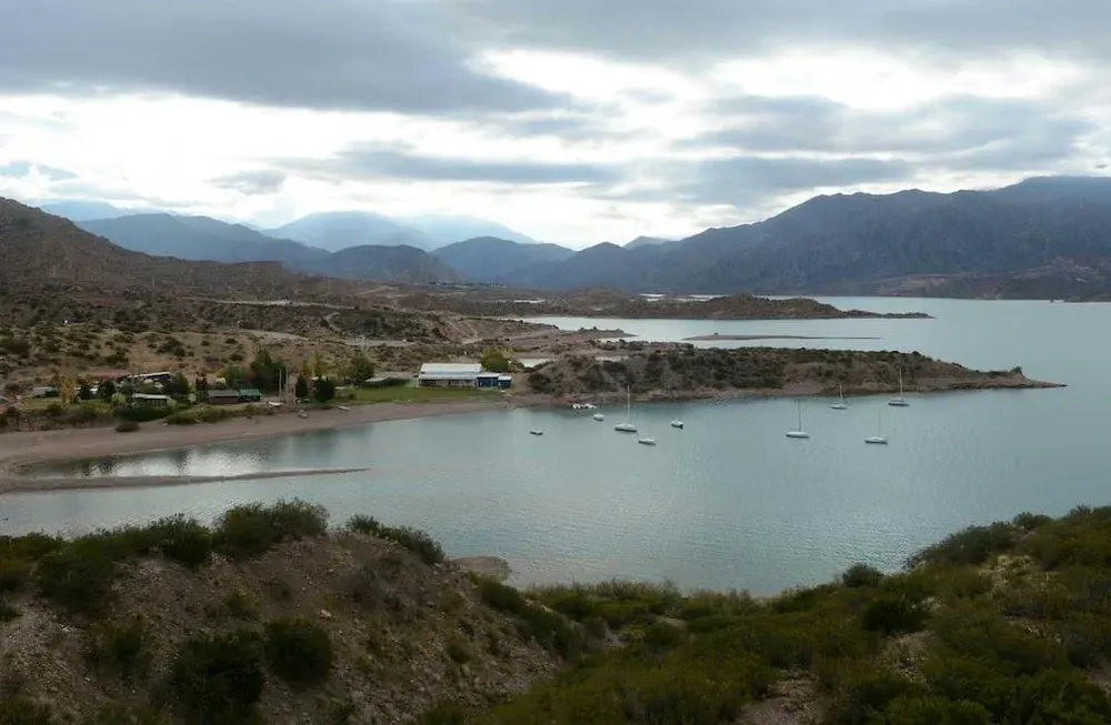 Otra licitación cuestionada: las obras en el Perilago de Potrerillos