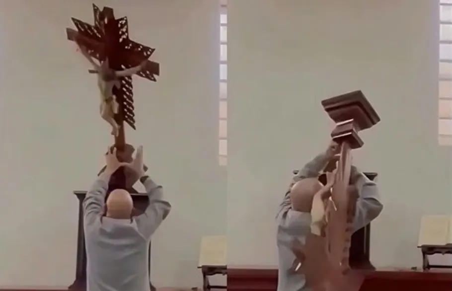 Otra vez una cruz cayó sobre un sacerdote: sobrevivió al impacto