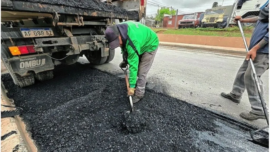 Paraná: avanzan los trabajos de bacheo en Almafuerte y distintos sectores de la ciudad