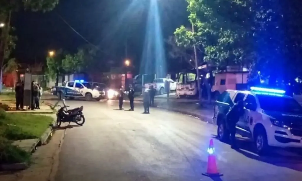 Paraná: motociclista chocó a un niño que iba en bici y hubo tensión en el barrio