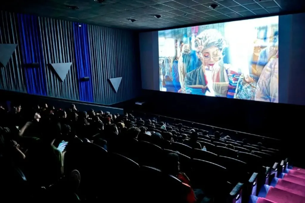 Paraná: una pelea por una butaca en el cine terminó con dos mujeres detenidas y el uso de gas pimienta